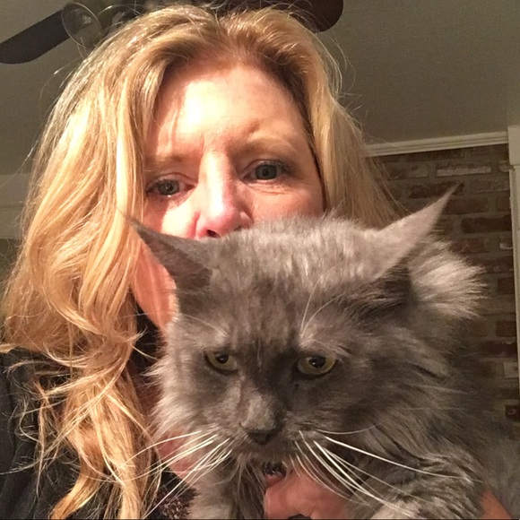 Profile Picture of Donnadonna Mackenzie (@dlmstyle) on Poshmark