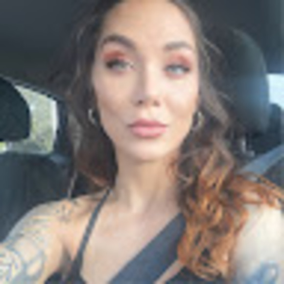 Delaney Iragorri - Poshmark Profile Picture of Delaney Iragorri (@dniragorri) on Poshmark