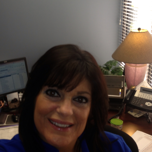 Profile Picture of Theresa Lovaglio (@tootsnfl) on Poshmark