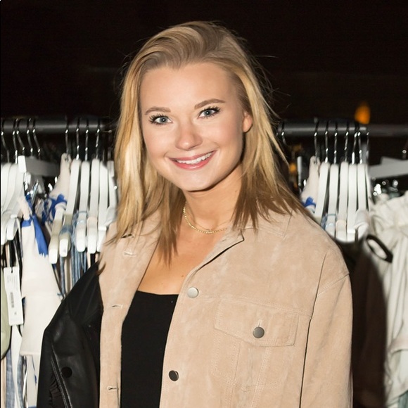 Frederique Meijer - Poshmark Profile Picture of Frederique Meijer (@fmeijer) on Poshmark