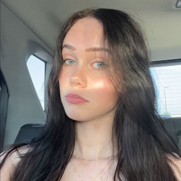 Simone Hart - Poshmark Profile Picture of Simone Hart (@simone_hart05) on Poshmark