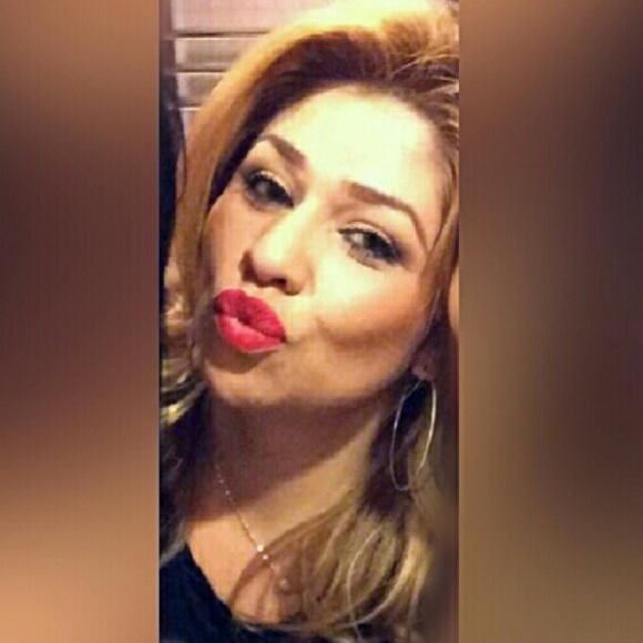 Profile Picture of Brenda Olguin (@beeanddaa) on Poshmark