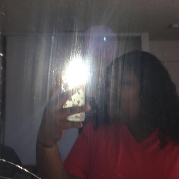 Profile Picture of Jenisey Croffey (@jeniseyyy) on Poshmark