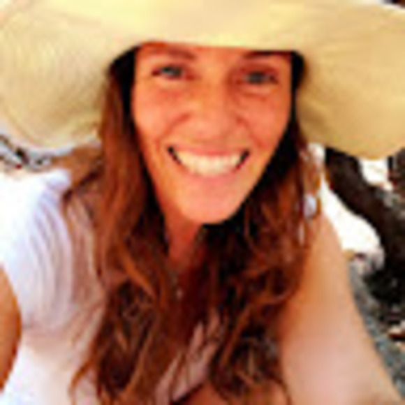 Profile Picture of Lyndsay Duebber (@lyndsayrosed) on Poshmark