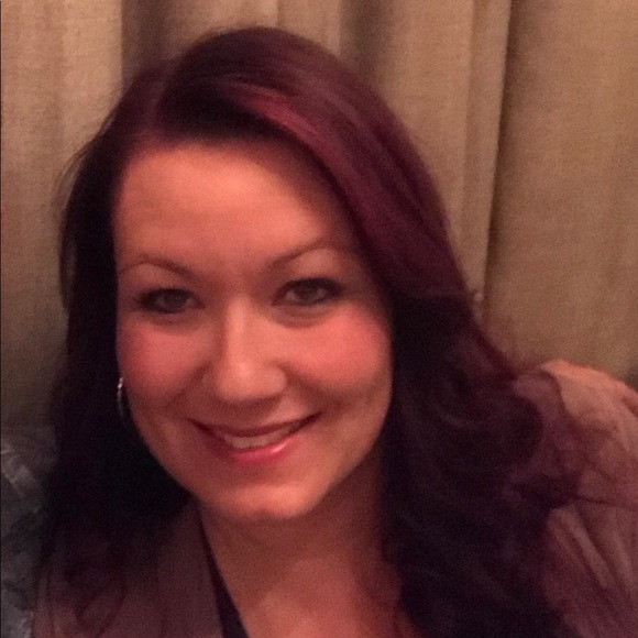 Profile Picture of Laurie Maruyama (@lauriem7) on Poshmark