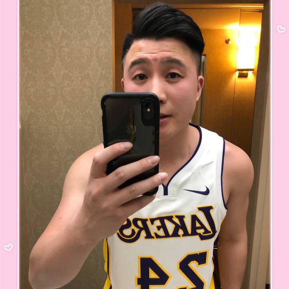 Profile Picture of Derek Chen (@xiaoxiaoxin802) on Poshmark