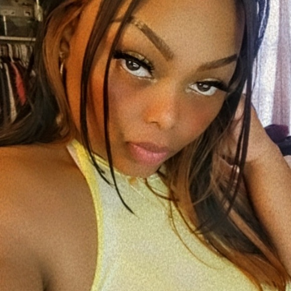 Profile Picture of Tina Hardgraves (@tina247diva) on Poshmark