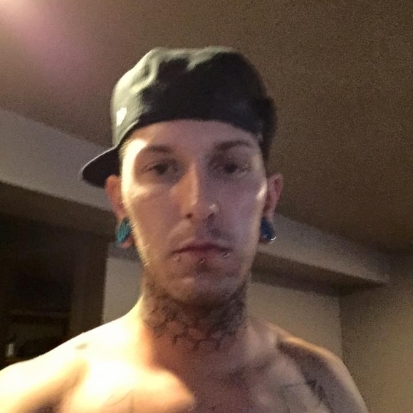 Profile Picture of Ryan Engle (@radryan85) on Poshmark