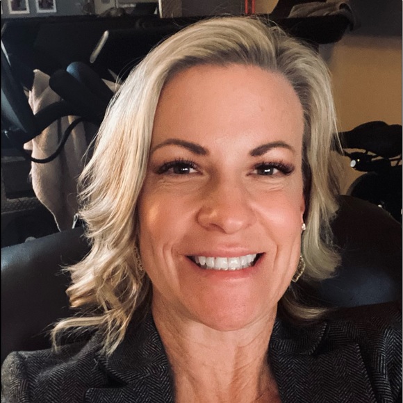 Profile Picture of Deena Windell (@deenawindell) on Poshmark