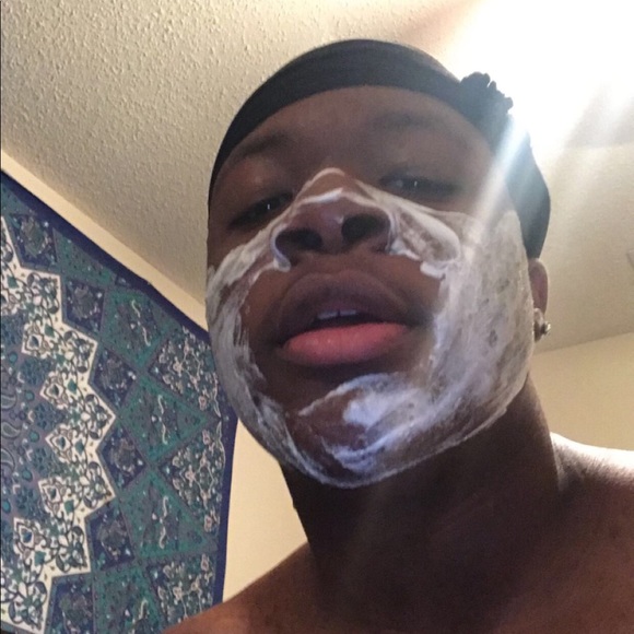Profile Picture of Matthew Robinson (@nolovemattt) on Poshmark