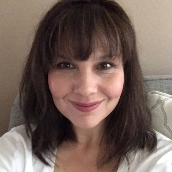 Profile Picture of Melinda Osterberg (@melindaoster) on Poshmark