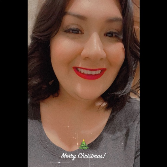 Profile Picture of Cristal Perez (@lacristal94) on Poshmark
