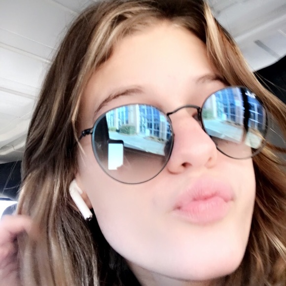 Profile Picture of Madison Reid (@elizabeth077480) on Poshmark