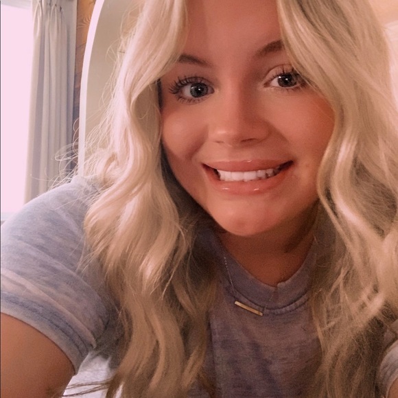 Profile Picture of Isabel Sullivan (@isabeles2007) on Poshmark