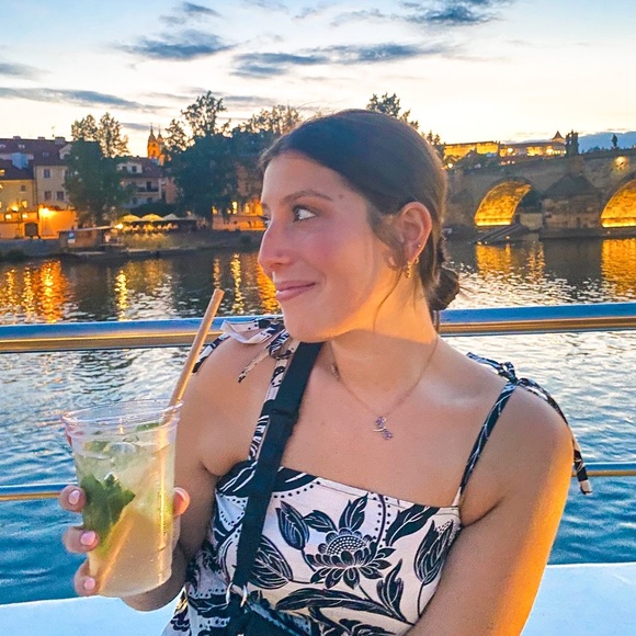 Profile Picture of Sam Hess (@samhess0530) on Poshmark