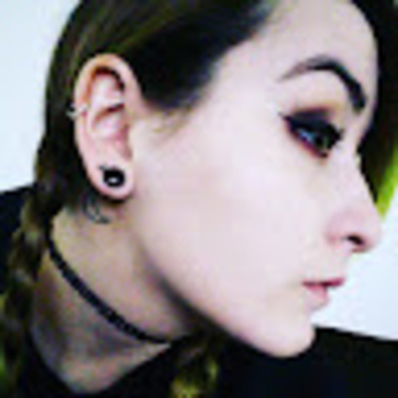 Profile Picture of Erin Zarnick (@rockfire711) on Poshmark