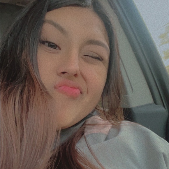 Profile Picture of Anahi Lopez (@anahiii01) on Poshmark