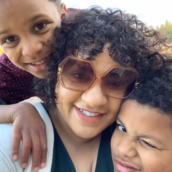 Profile Picture of Angi Foreshaw (@angiforeshaw) on Poshmark