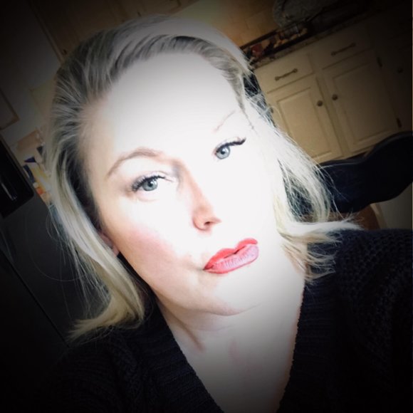 Profile Picture of Diana Stumph (@dianastumph) on Poshmark