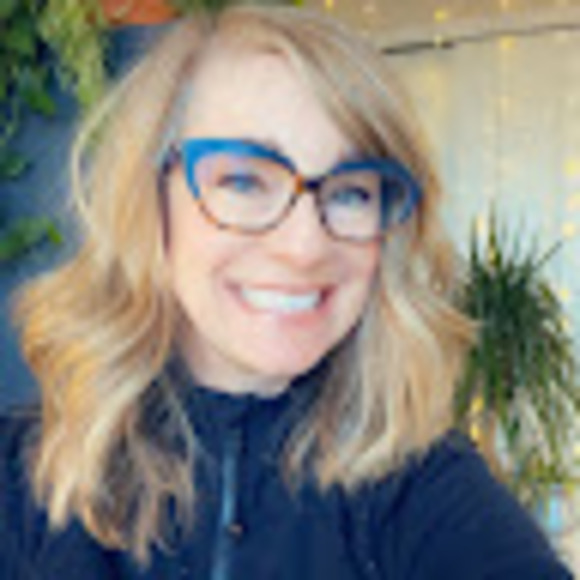 Profile Picture of Suzanne Bailey (@suzbay2) on Poshmark