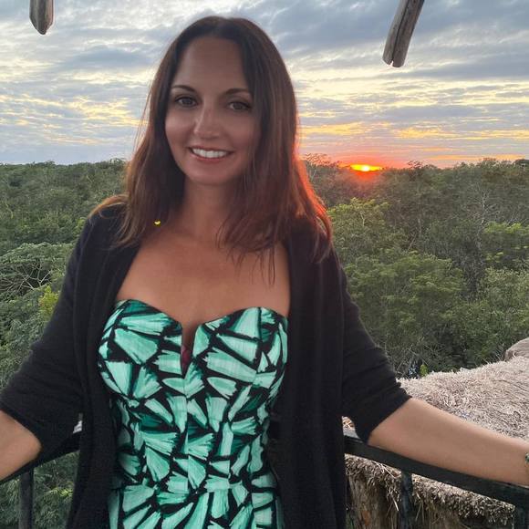 Profile Picture of Jessica Wiler (@jesswiler) on Poshmark