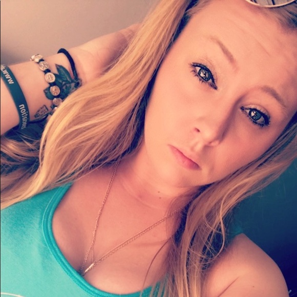 Profile Picture of Breana Sharar (@breanasharar) on Poshmark