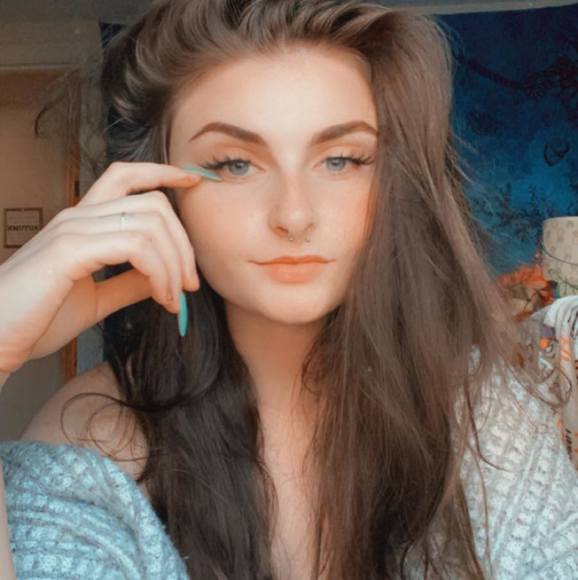 Profile Picture of Autumn Maroon (@babyywhale) on Poshmark