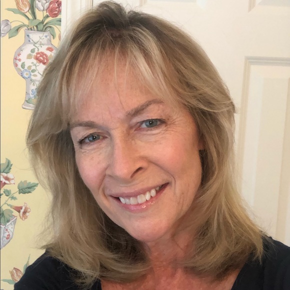 Profile Picture of Cheryl Lowe (@chers_top_shop) on Poshmark