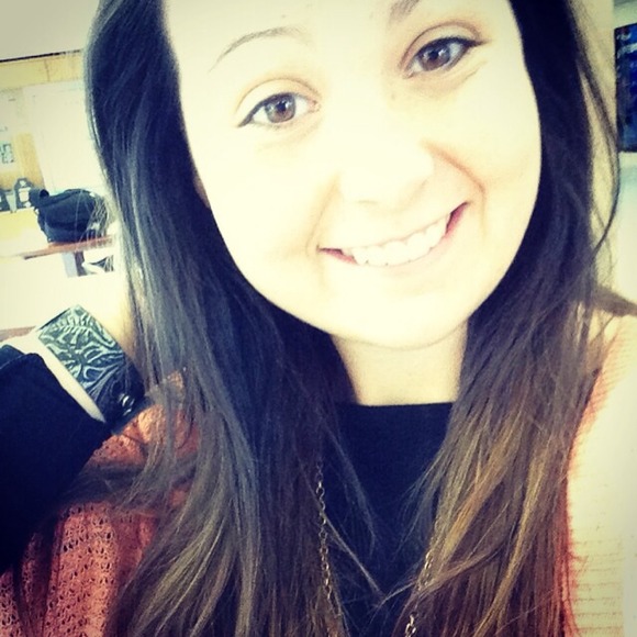 Profile Picture of Kirby Evans (@kirbydenise) on Poshmark