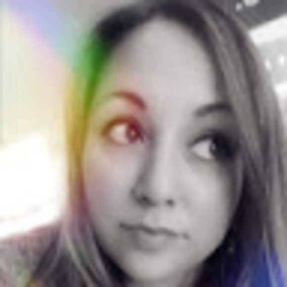 Profile Picture of Ana Skovran (@ana_skovran) on Poshmark