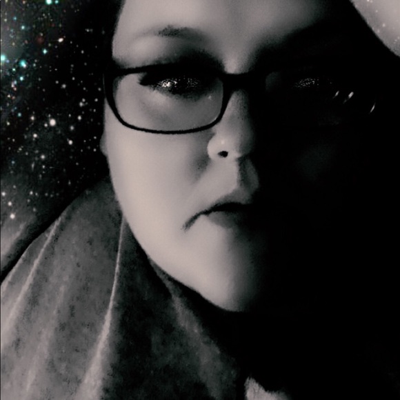 Profile Picture of Anji Melchionne (@anjim0530) on Poshmark