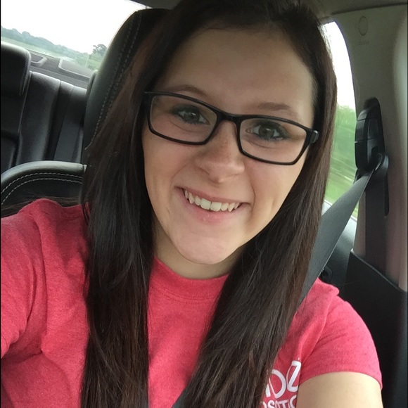 Profile Picture of Alyssa Travis (@atrav7811) on Poshmark
