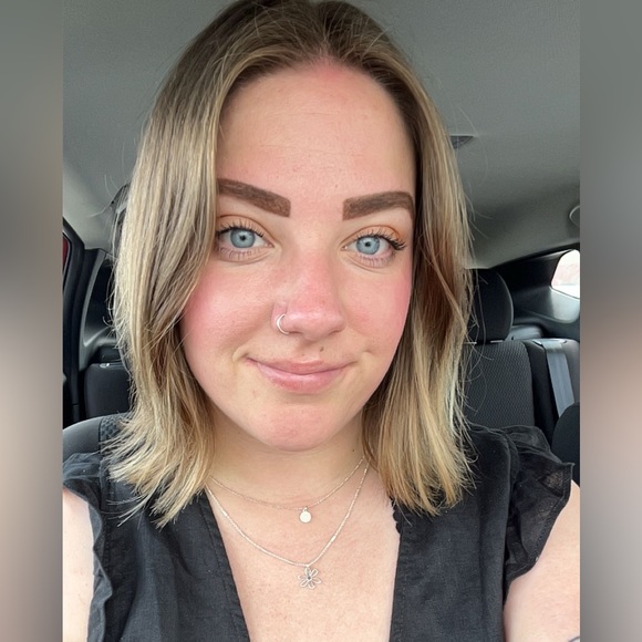 Profile Picture of Samantha Burkert (@sammib98) on Poshmark