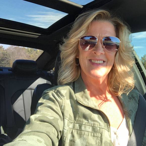 Profile Picture of Kim Smith oldham (@normalinknob) on Poshmark