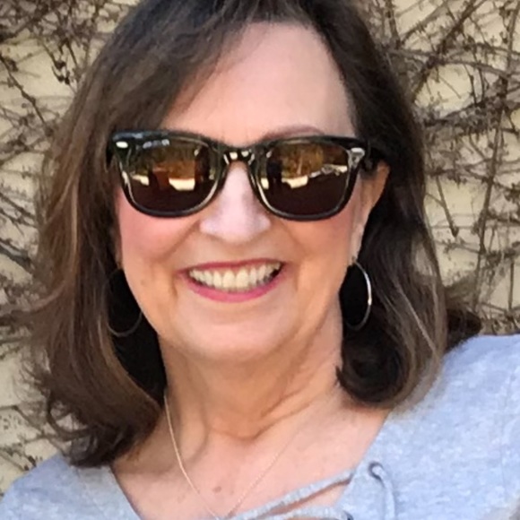 Profile Picture of Constance Swaab (@constanceswaab) on Poshmark