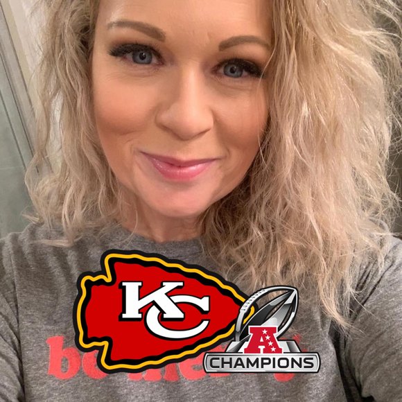 Profile Picture of Kristi Curley (@kristicurley) on Poshmark