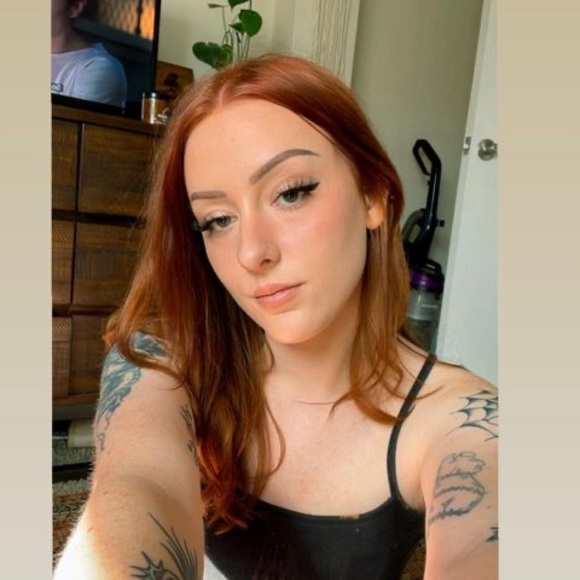 Profile Picture of Allison Gustad (@gustadallison) on Poshmark