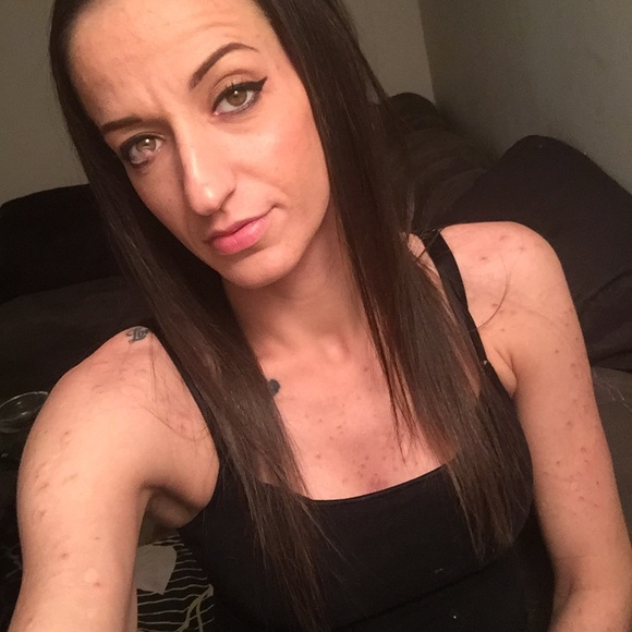 Profile Picture of Shari Brown (@sharicbrown33) on Poshmark