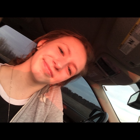 Profile Picture of Maddison Smith (@maddi0609) on Poshmark