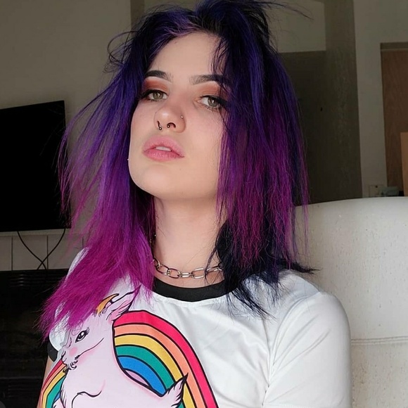 Profile Picture of Alyssa Barrus (@alyssabarrus) on Poshmark