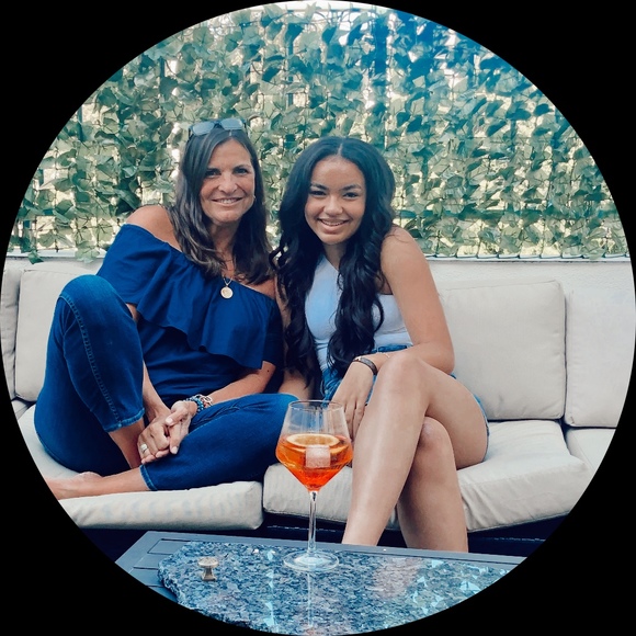 Profile Picture of Kate Roots (@kateroots) on Poshmark