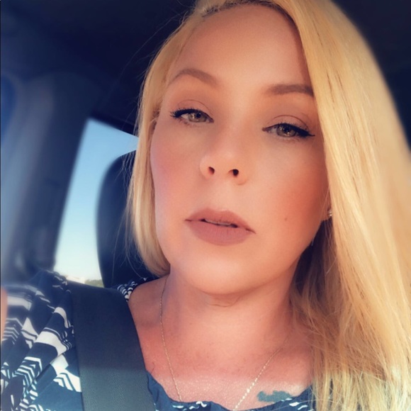 Profile Picture of Amy Flingos (@be_envious) on Poshmark