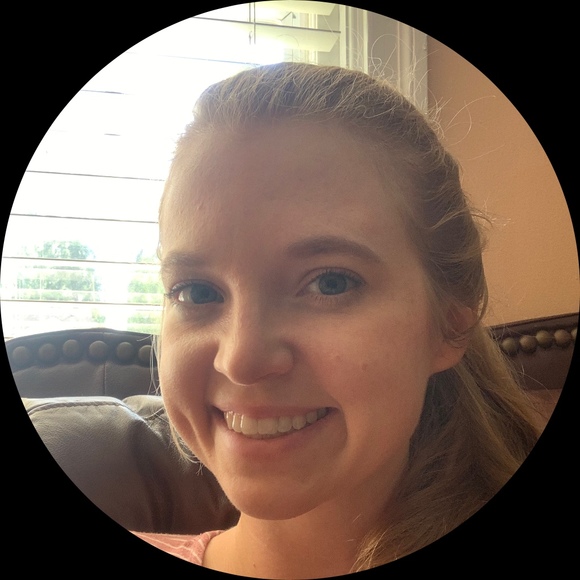 Profile Picture of Danielle Peeler (@daniellenpeeler) on Poshmark