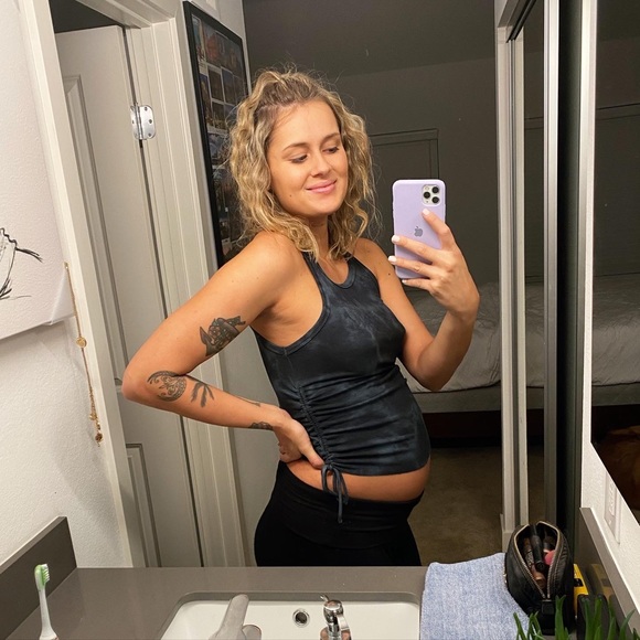 Haley Barkema - Poshmark Profile Picture of Haley Barkema (@hxleybxrkema) on Poshmark