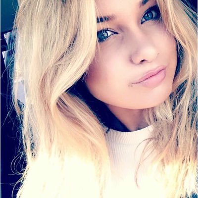 Profile Picture of Danielle (@d_hurtubise) on Twitter