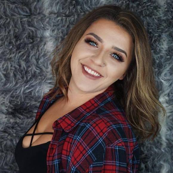 Profile Picture of Danielle Kirby (@daniellekirb289) on Poshmark