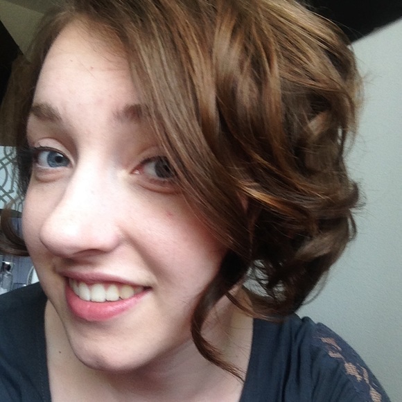 Profile Picture of Rebecca Hopperstad (@rhopperstad) on Poshmark