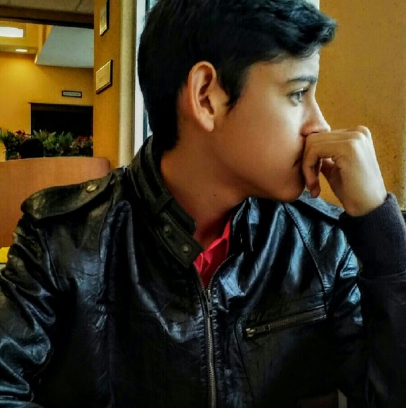 Profile Picture of Anselmo Bueno (@anselmo_bueno) on Poshmark