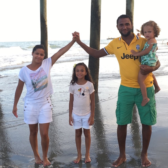 Profile Picture of Raquel Silva (@kequel) on Poshmark