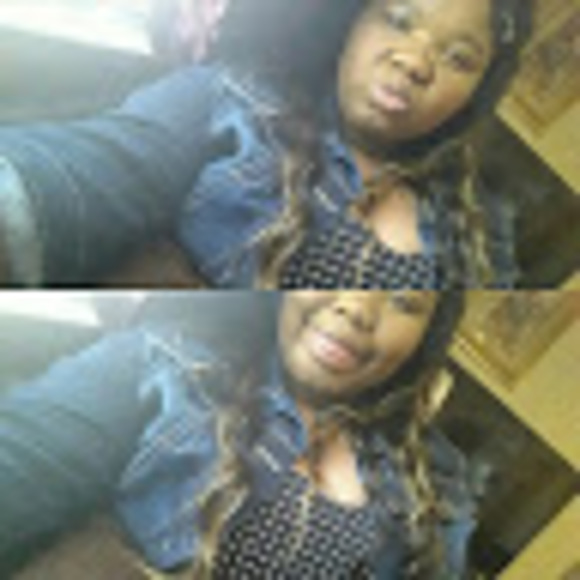 Profile Picture of Ranesha Strambler (@raeraebreezy) on Poshmark